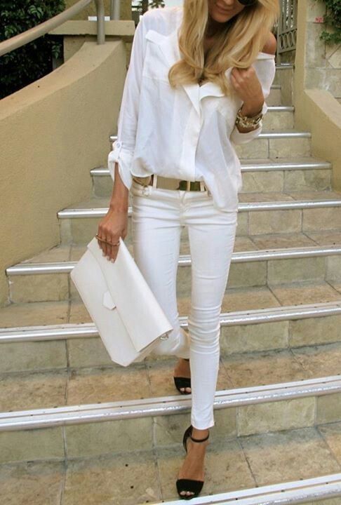 Camicia bianca e jeans bianchi