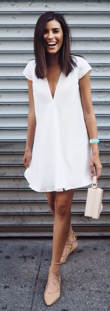 vestito bianco con accessori nude