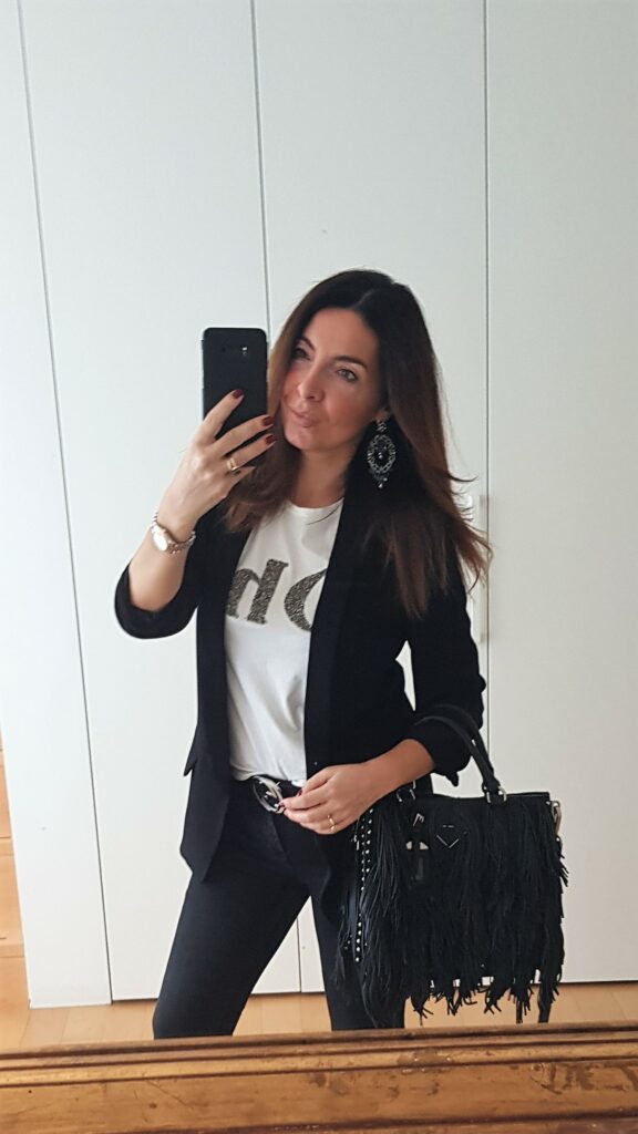 Spring Summer Fashion: a casual friday outfit in black and white. Over 40 fashion. Over 50 fashion. How to wear a black blazer. How to dress for work.