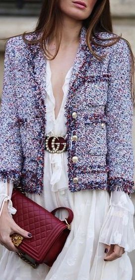 Come abbinare la giacca Chanel. Giacca in tweed, giacchina bouclé. #chanel #boucle #moda2019 #2019fashiontrends #over40 #over40fashion
