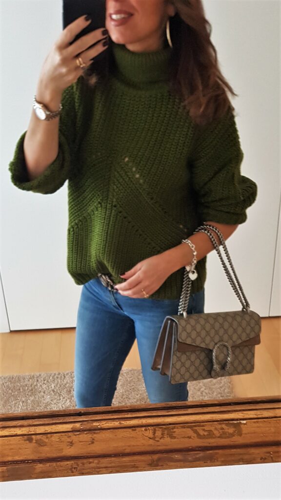 Look del giorno: maglia verde outfit . Moda over 40. Moda donna inverno 2019. Outfit donna. #outfit #ootd #gucci #guccidionysus #over40