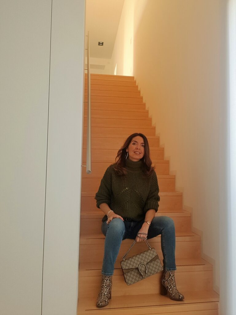 Look del giorno: maglia verde outfit . Moda over 40. Moda donna inverno 2019. Outfit donna. #outfit #ootd #gucci #guccidionysus #over40